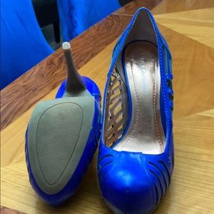 BCBG blue heels